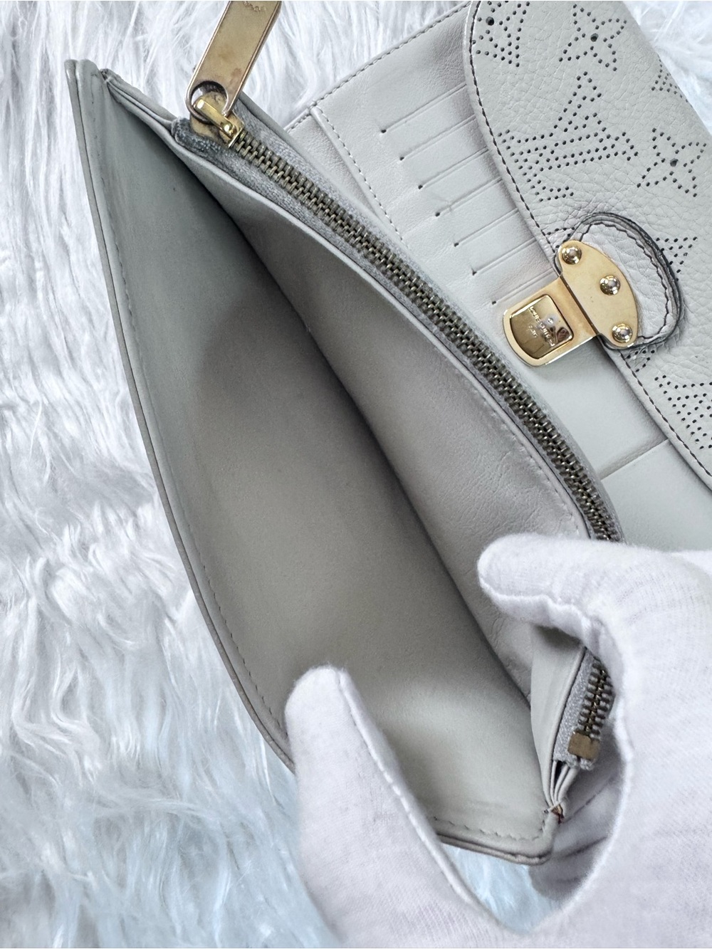 Louis Vuitton Gris Monogram Mahina Leather Amelia Wallet HYZ3EY - Picture 5 of 9
